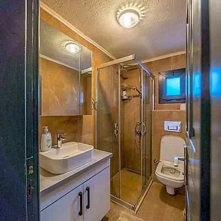 Hotel Ilya 2 3*